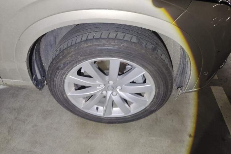 Used Volvo XC90 2015 T6 Luxury Edition 5-seater Right Front Wheel Hub