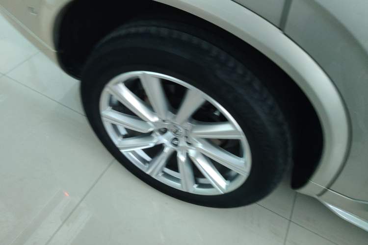 Used Volvo XC90 2015 T6 Luxury Edition 5-seater Right Rear Wheel Hub