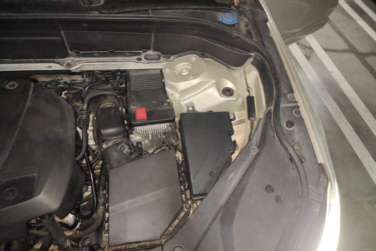 Used Volvo XC90 2015 T6 Luxury Edition 5-seater Engine Bay Left