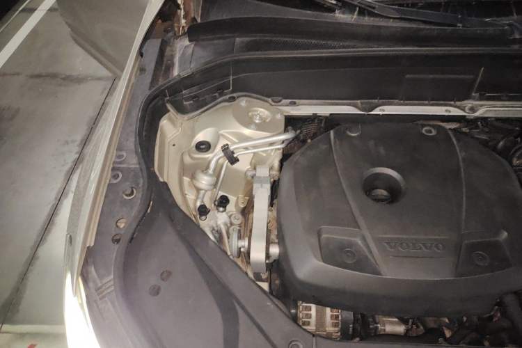 Used Volvo XC90 2015 T6 Luxury Edition 5-seater Engine Bay Right