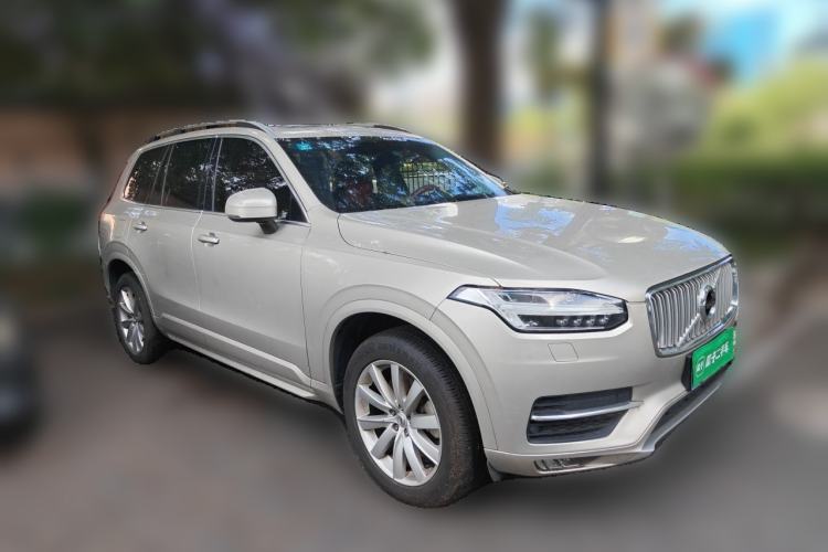 Used Volvo XC90 2015 T6 Luxury Edition 5-seater Front Right 45 Deg