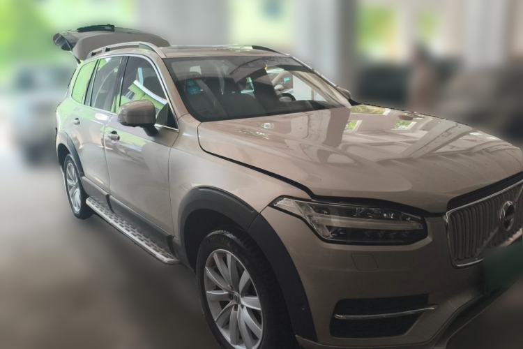 Used Volvo XC90 2015 T6 Luxury Edition 5-seater Front Right 45 Deg