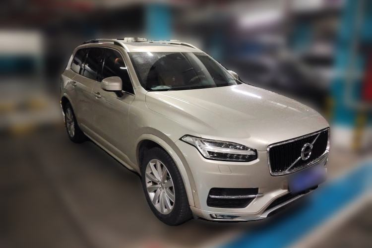 Used Volvo XC90 2015 T6 Luxury Edition 5-seater Front Right 45 Deg