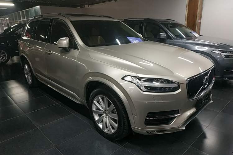 Used Volvo XC90 2015 T6 Luxury Edition 5-seater Front Right 45 Deg