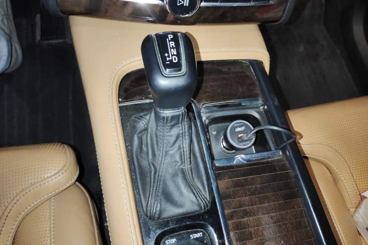 Used Volvo XC90 2015 T6 Luxury Edition 5-seater Gear Lever