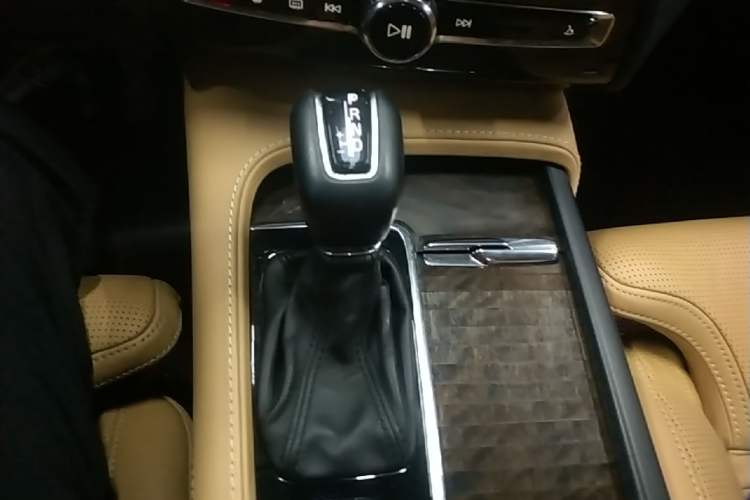 Used Volvo XC90 2015 T6 Luxury Edition 5-seater Gear Lever