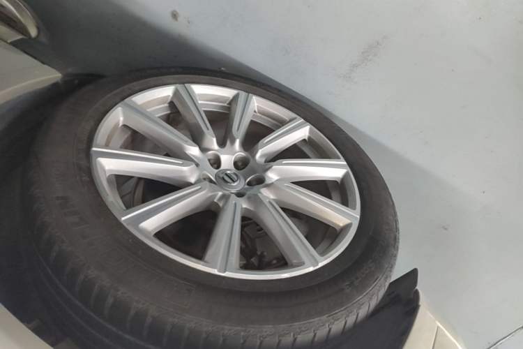 Used Volvo XC90 2015 T6 Zhiya Edition 7-seater Left Front Wheel Hub