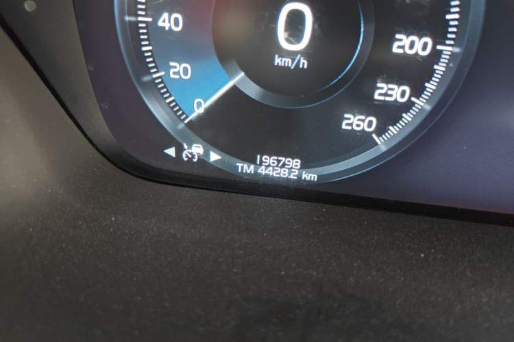 Used Volvo XC90 2015 T6 Luxury Edition 5-seater Odometer Close Up