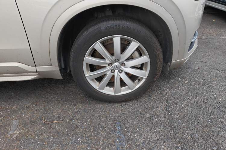 Used Volvo XC90 2015 T6 Luxury Edition 5-seater Right Front Wheel Hub