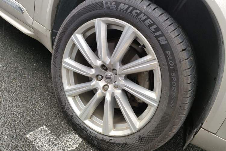 Used Volvo XC90 2015 T6 Zhiyi Edition 7-Seater Right Front Wheel Hub