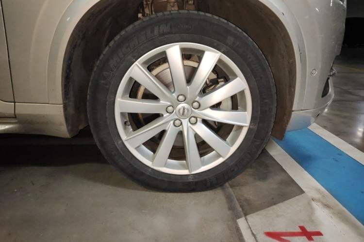 Used Volvo XC90 2015 T6 Luxury Edition 5-seater Right Front Wheel Hub