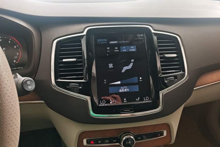 Used Volvo XC90 2015 T6 Zhiya Edition 7-seater Audio And AC Panel
