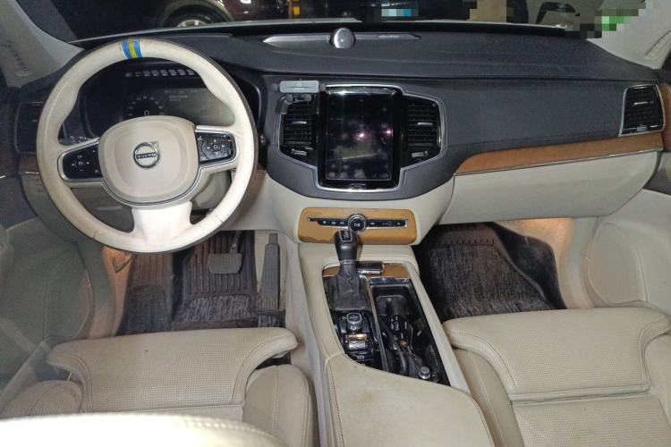 Used Volvo XC90  Center Console