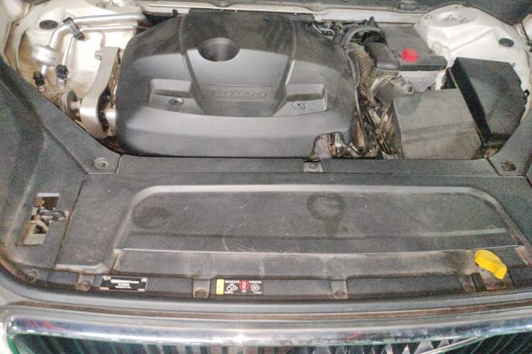 Used Volvo XC90 2015 T6 Zhiya Edition 7-seater Engine Bay