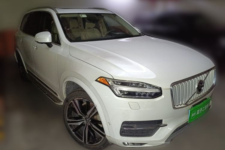 Used Volvo XC90  Front Right 45 Deg