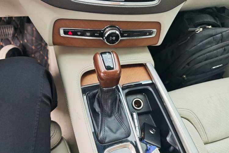 Used Volvo XC90 2015 T6 Zhiya Edition 7-seater Gear Lever