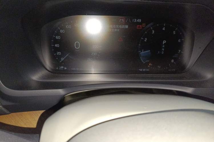 Used Volvo XC90  Odometer Close Up