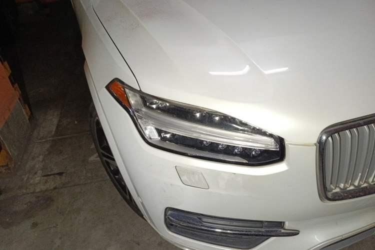 Used Volvo XC90  Right Front Headlight