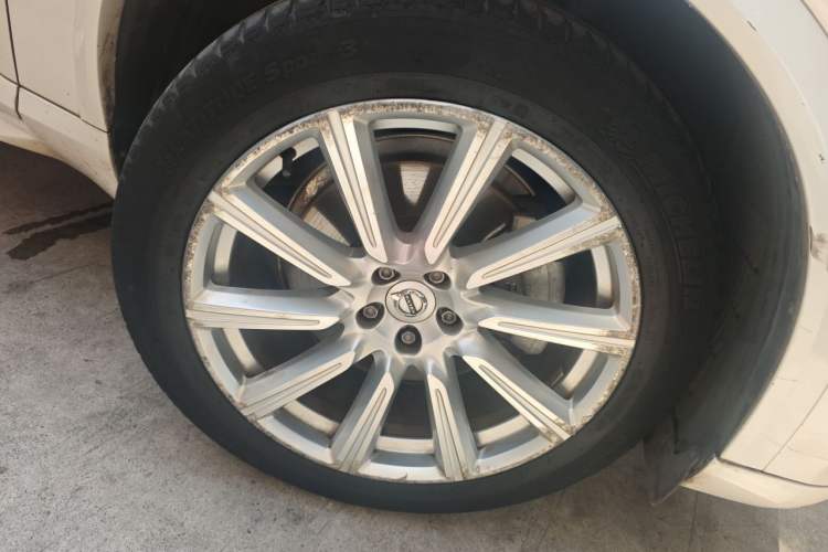 Used Volvo XC90 2015 T6 Prestige 7-Seater Right Front Wheel Hub