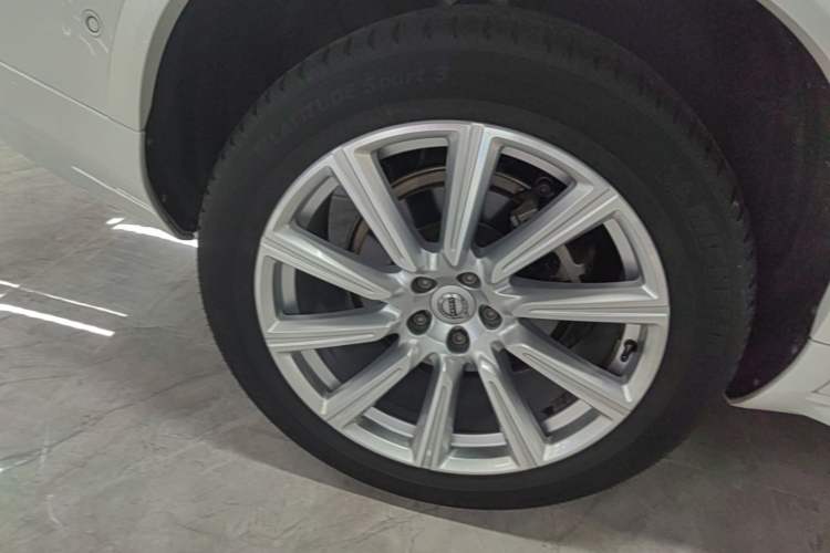 Used Volvo XC90 2015 T6 Zhiya Edition 7-seater Right Rear Wheel Hub