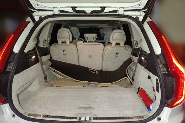 Used Volvo XC90  Trunk