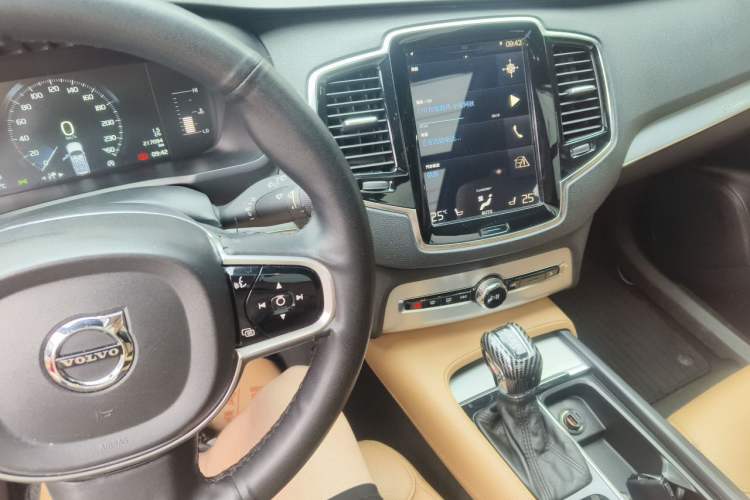 Used Volvo XC90 2016 T5 Zhiyi Edition 7-Seater Audio And AC Panel