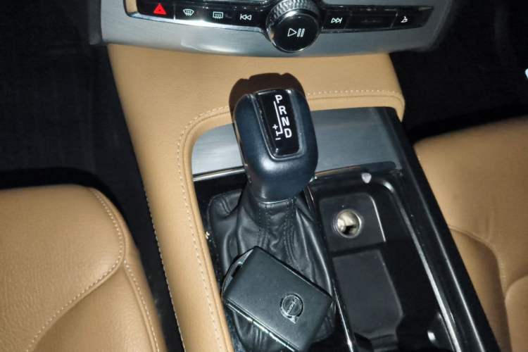 Used Volvo XC90 2016 T5 Zhiyi Edition 7-Seater Gear Lever