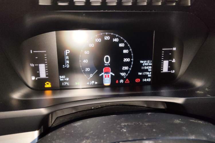 Used Volvo XC90 2016 T5 Zhiyi Edition 7-Seater Odometer Close Up