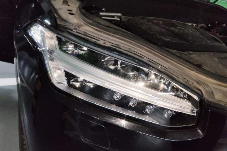 Used Volvo XC90 2016 T5 Zhiyi Edition 7-Seater Right Front Headlight