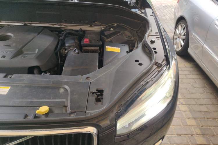 Used Volvo XC90  Engine Bay Left