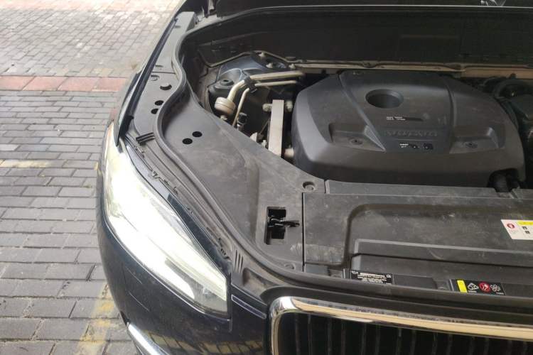 Used Volvo XC90  Engine Bay Right