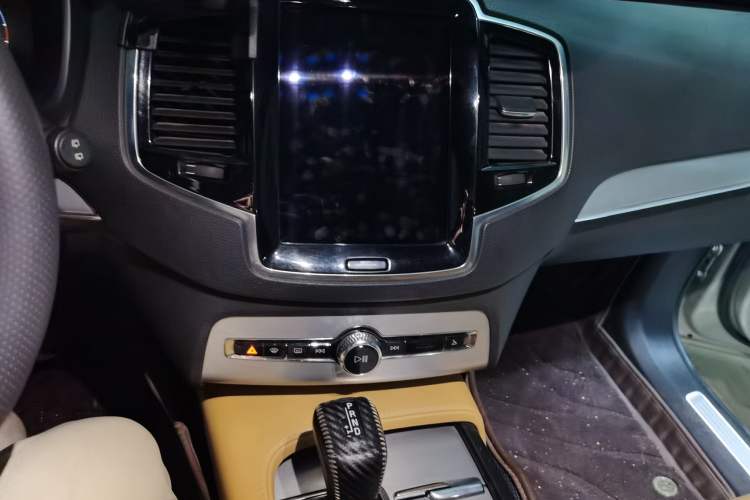 Used Volvo XC90 2016 T5 Zhiyi Edition 7-Seater Audio And AC Panel
