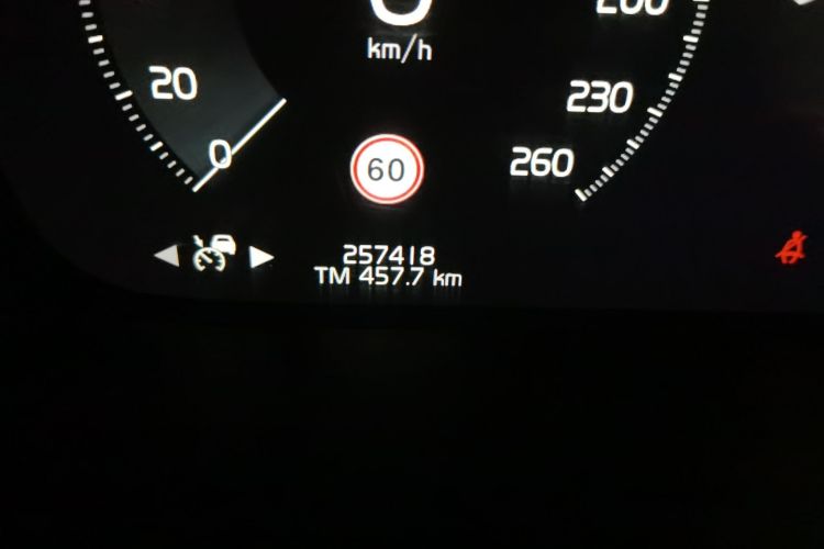 Used Volvo XC90 2016 T5 Zhiyi Edition 7-Seater Odometer Close Up