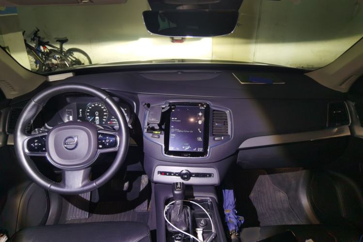 Used Volvo XC90  Center Console
