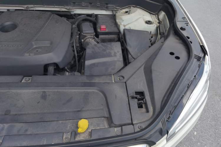 Used Volvo XC90  Engine Bay Left