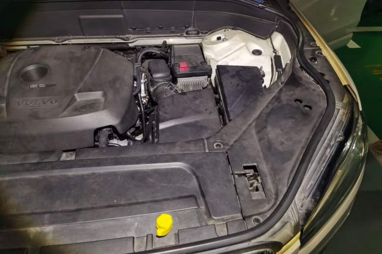Used Volvo XC90  Engine Bay Left