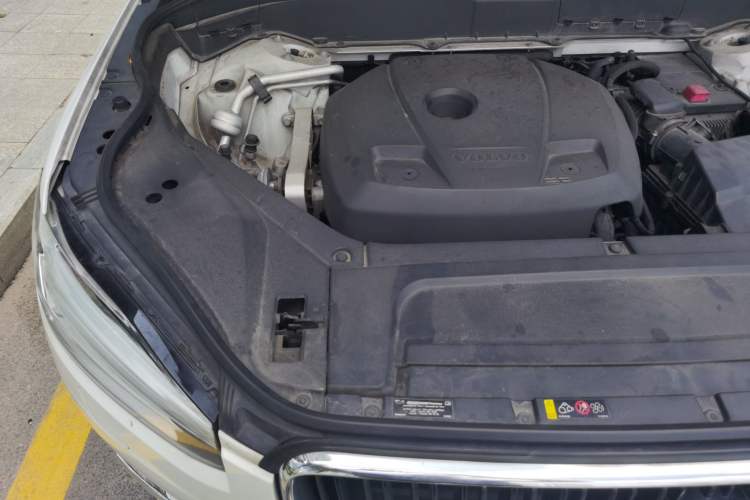 Used Volvo XC90  Engine Bay Right