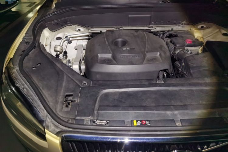 Used Volvo XC90  Engine Bay Right