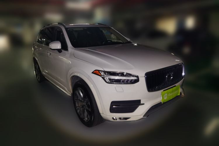 Used Volvo XC90  Front Right 45 Deg