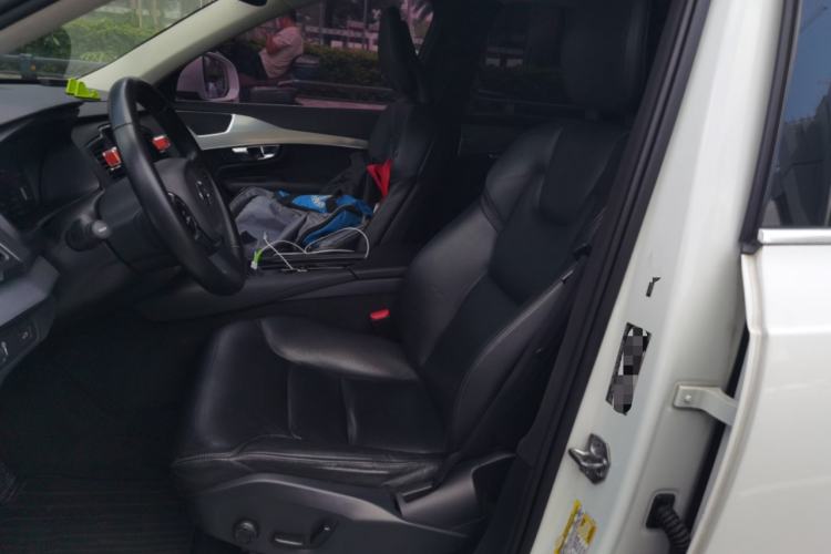 Used Volvo XC90  Left Front Seat