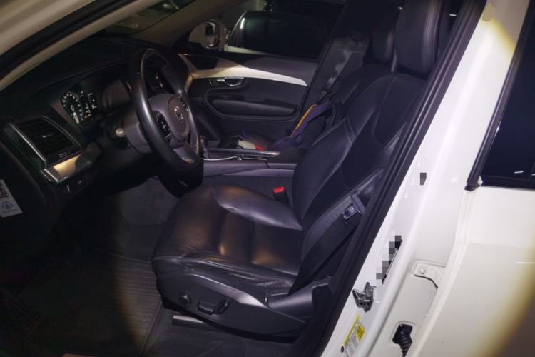 Used Volvo XC90  Left Front Seat