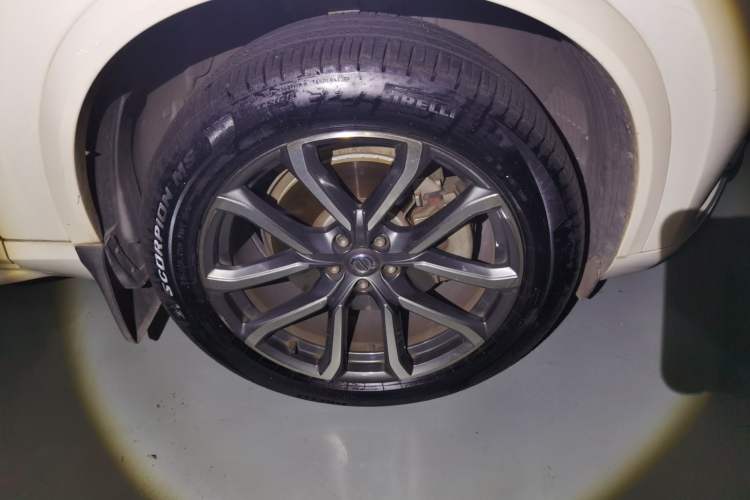 Used Volvo XC90  Right Front Wheel Hub