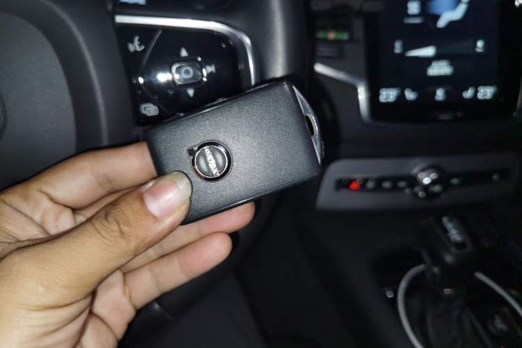 Used Volvo XC90  Vehicle Key