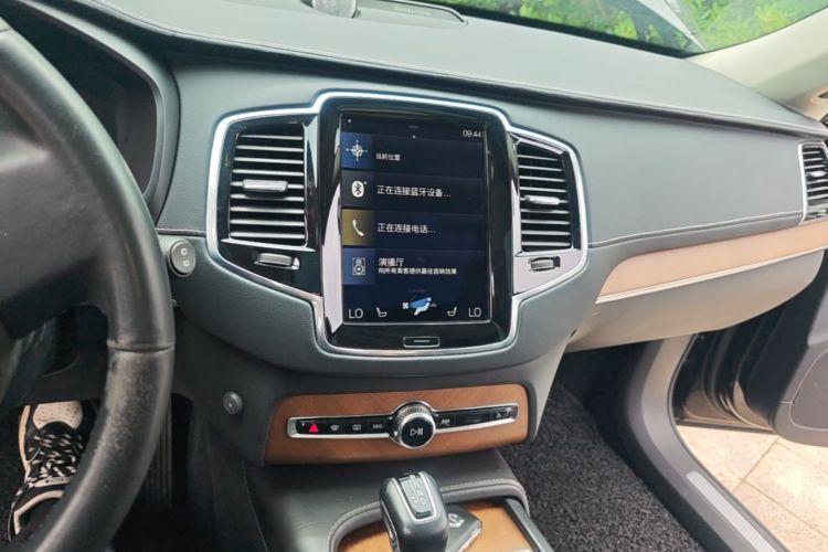 Used Volvo XC90 2017 T6 Prestige 7-Seater Audio And AC Panel
