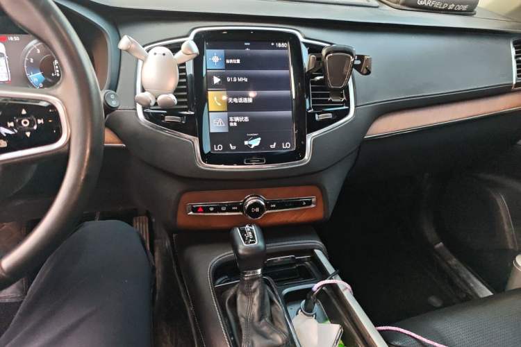 Used Volvo XC90 2017 T6 Prestige 7-Seater Audio And AC Panel