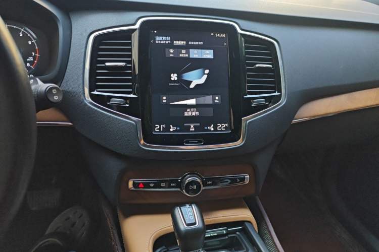 Used Volvo XC90 2017 T6 Zhiya Edition 7-seater Audio And AC Panel