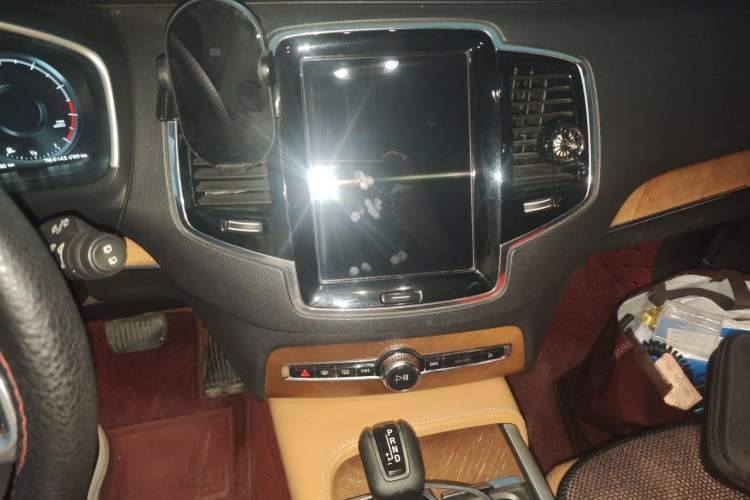 Used Volvo XC90 2017 T6 Zhiya Edition 7-seater Audio And AC Panel