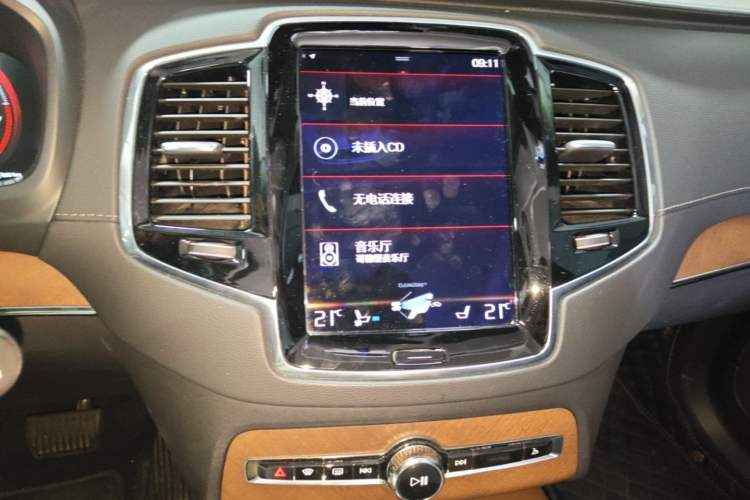 Used Volvo XC90 2017 T6 Prestige 7-Seater Audio And AC Panel