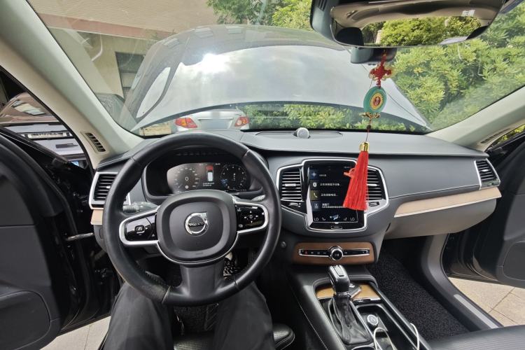 Used Volvo XC90 2017 T6 Prestige 7-Seater Center Console