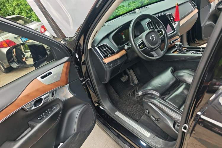 Used Volvo XC90 2017 T6 Prestige 7-Seater Driver Seat